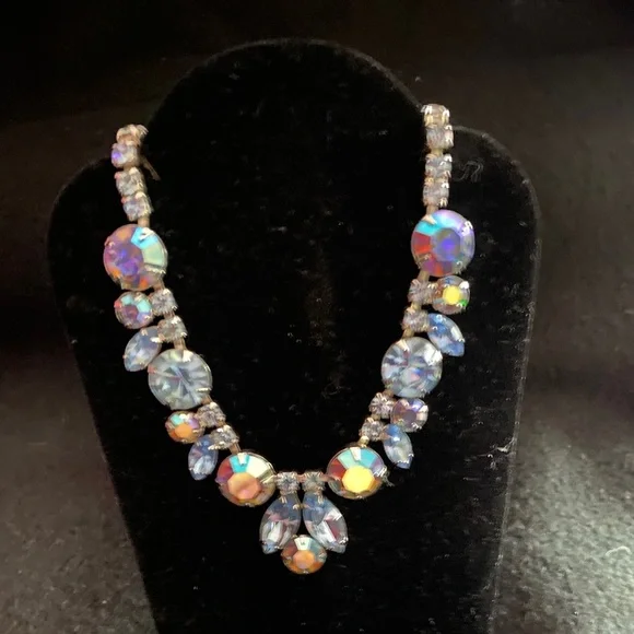 WEISS NECKLACE/ EARRINGS